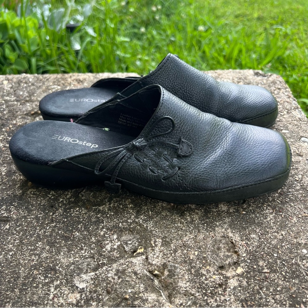 Eurostep Demure Black Leather Mules
